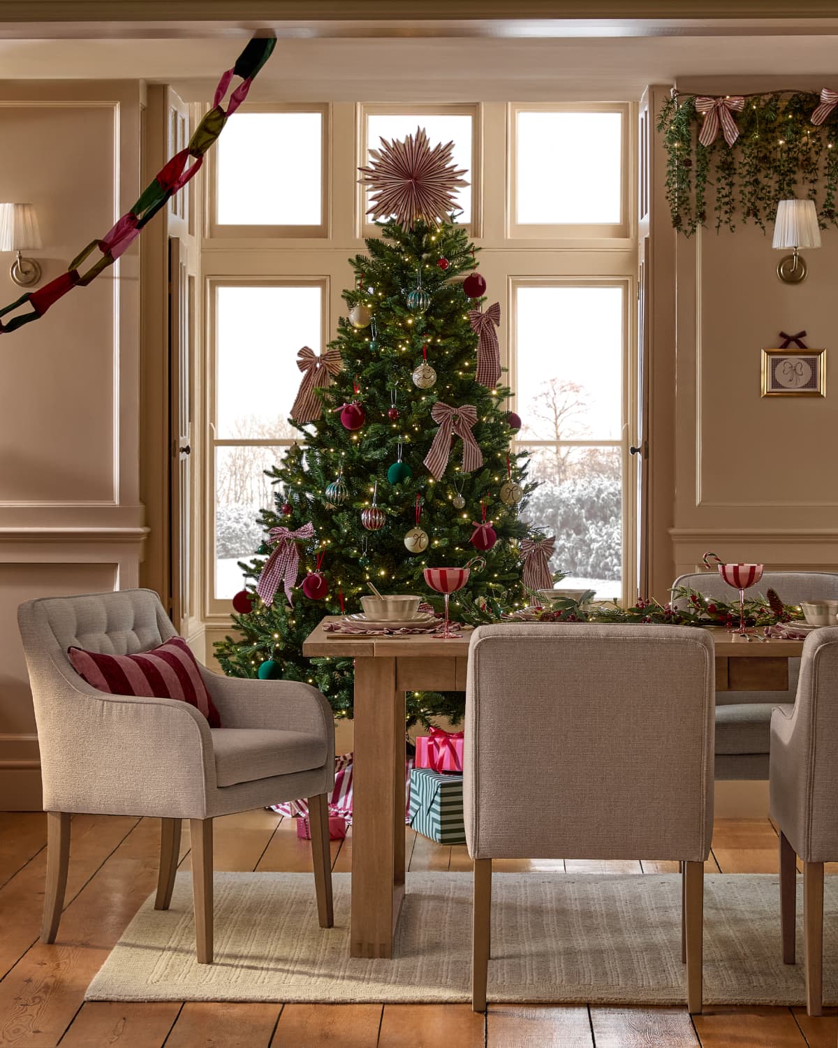FESTIVE TOWNHOUSE