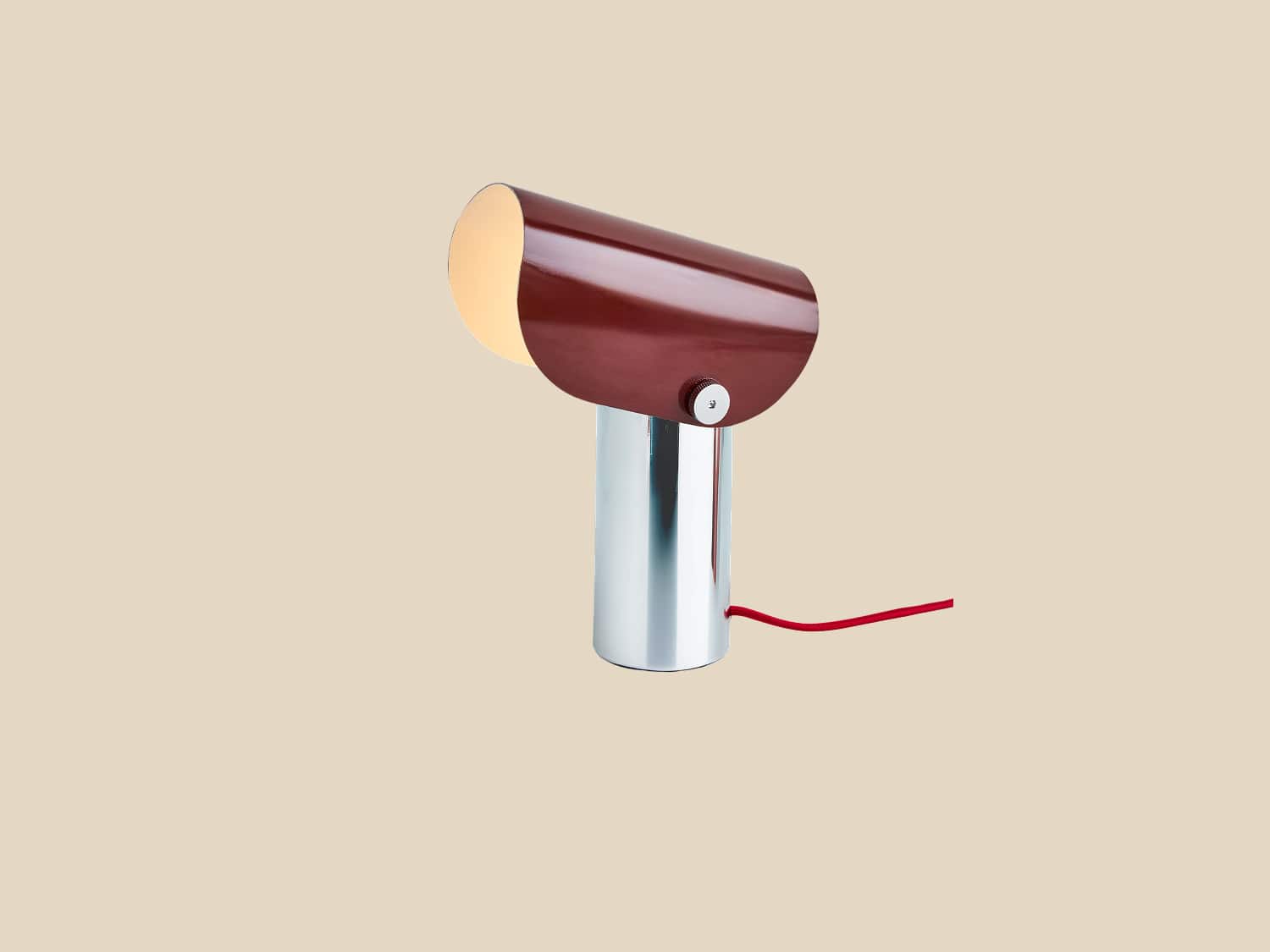 Curve table lamp in burgundy