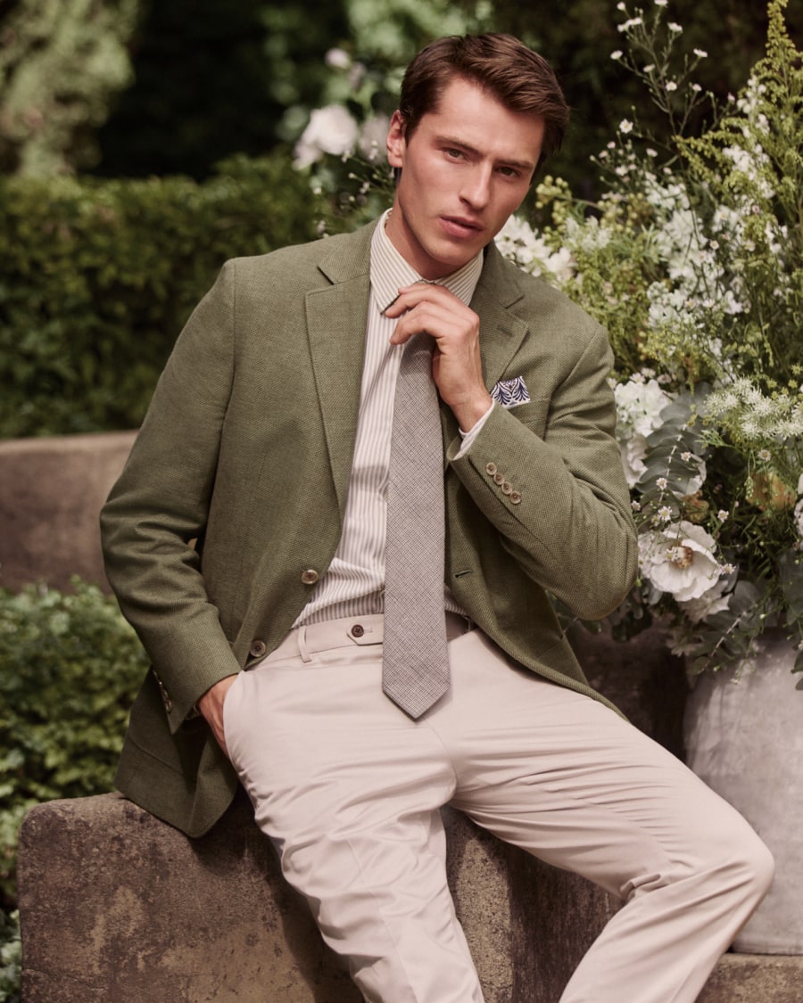 UK_EDIT_20260622_SuitMeasuring_Sizing_DT-MB-APP.jpg UK_EDIT_20260622_SuitMeasuring_Sizing_DT-MB-APP.jpg
