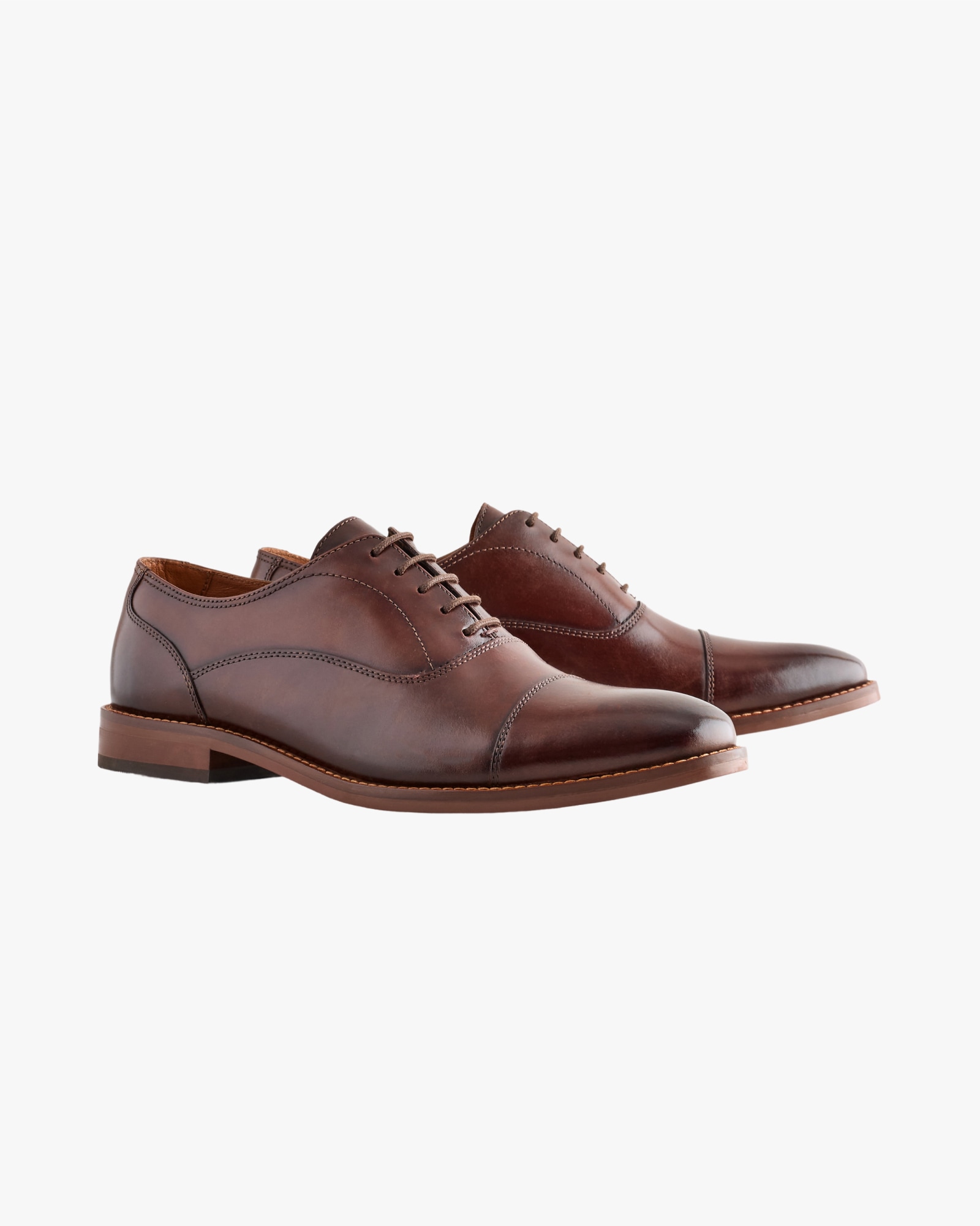 <span>Brown Contrast Sole Leather Oxford Toecap Shoes</span>