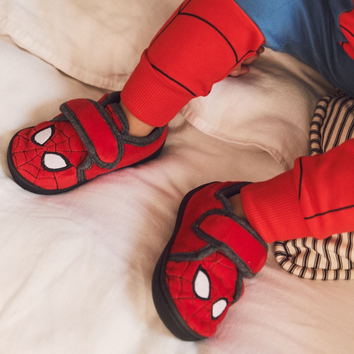 ROBES & SLIPERS