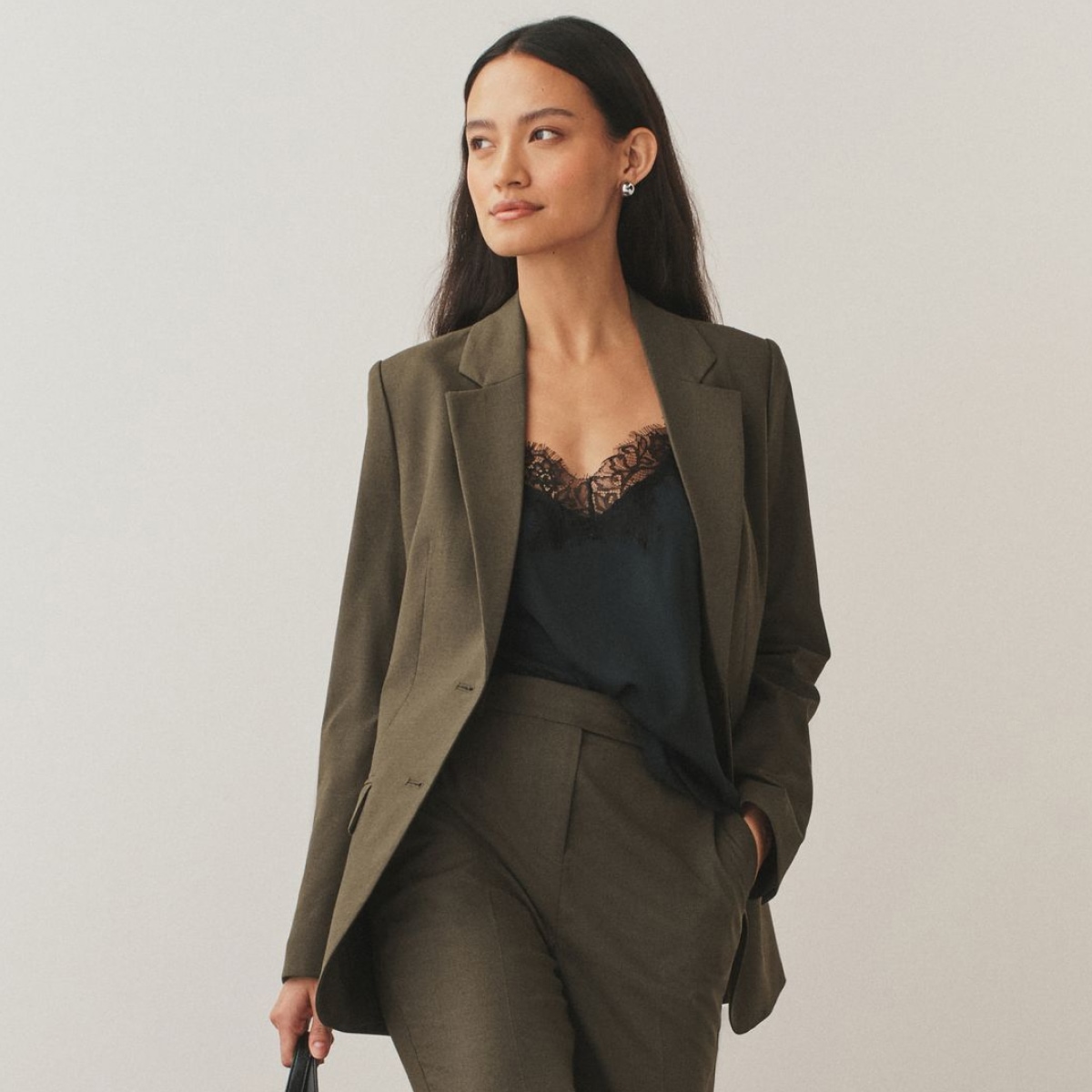 INT_202606_LP_WWR_DT_CapsulWardrobe_AUS_v01.jpg