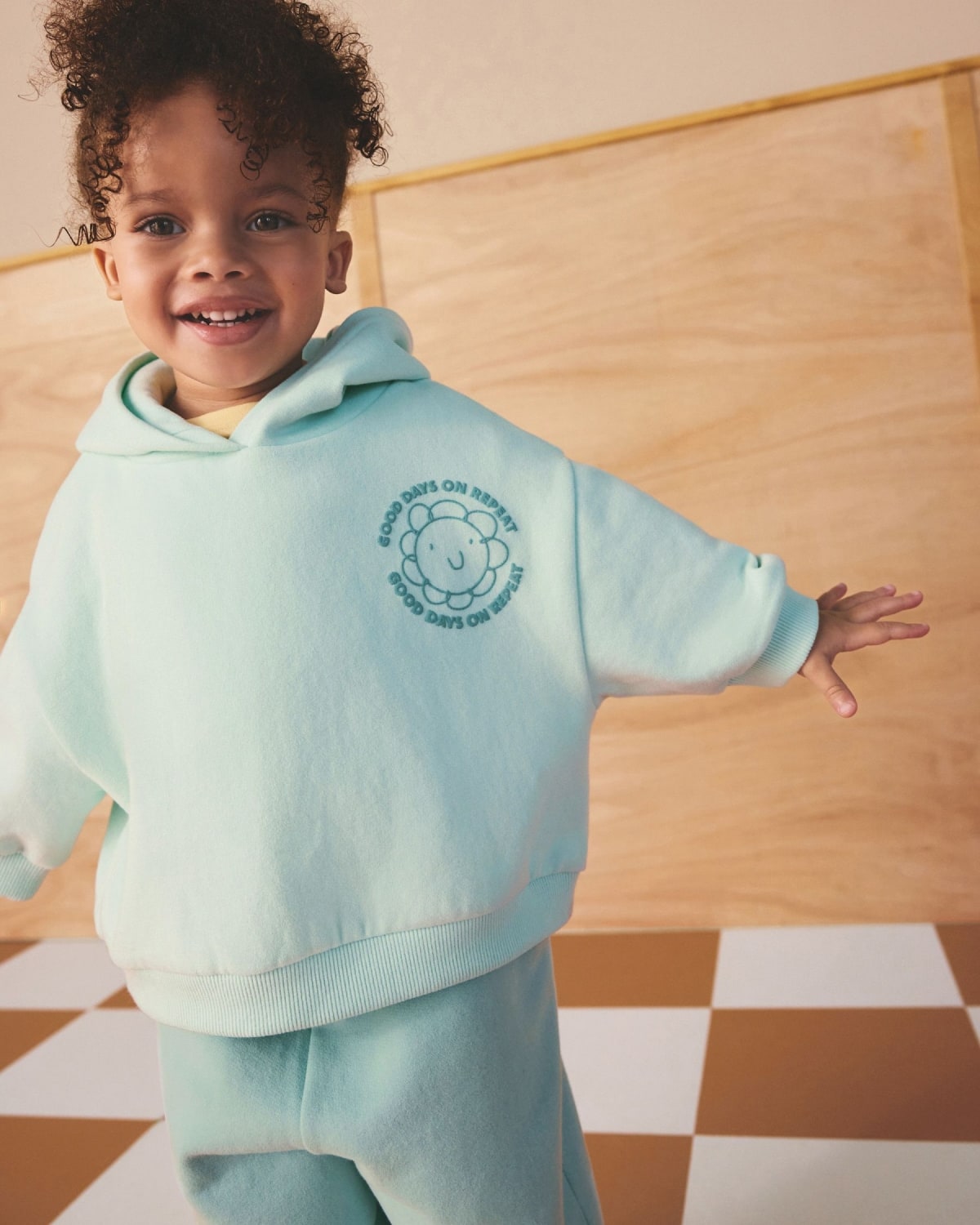 INT_202606_LP_CWR_DT_SetsOutfits_AUS_v01-1.jpg